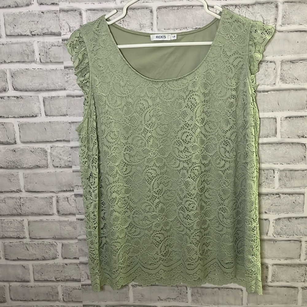 Ricki’s lace sleeveless ruffle tank lined, size large, pale green lightweight